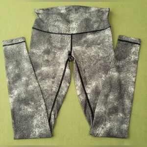 Lululemon Black & White Diffusion Wunder Under Pant III Leggings